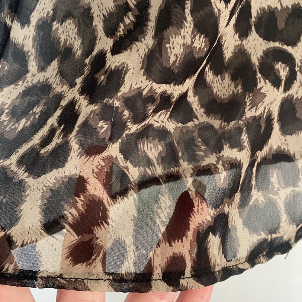 Lily and Lou - Sheer Lightweight Button up Leopard print top - Size 18 - Picture 3 of 4